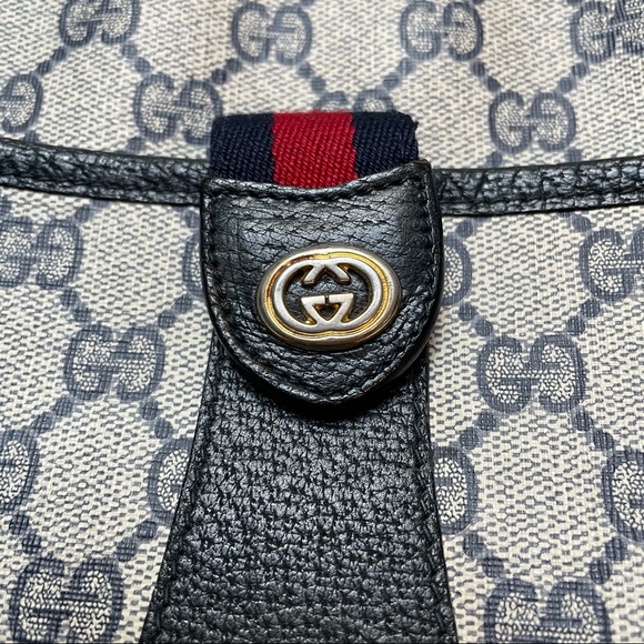 Gucci Vintage Monogram Crossbody - Picture 4 of 16